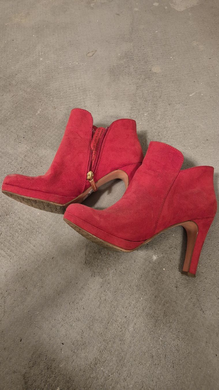 Tamaris Scarpe da donna: Stivaletti rossi 36  – Nuovo (secondo la descrizione) da Riazzino venduto da RagusaM 1