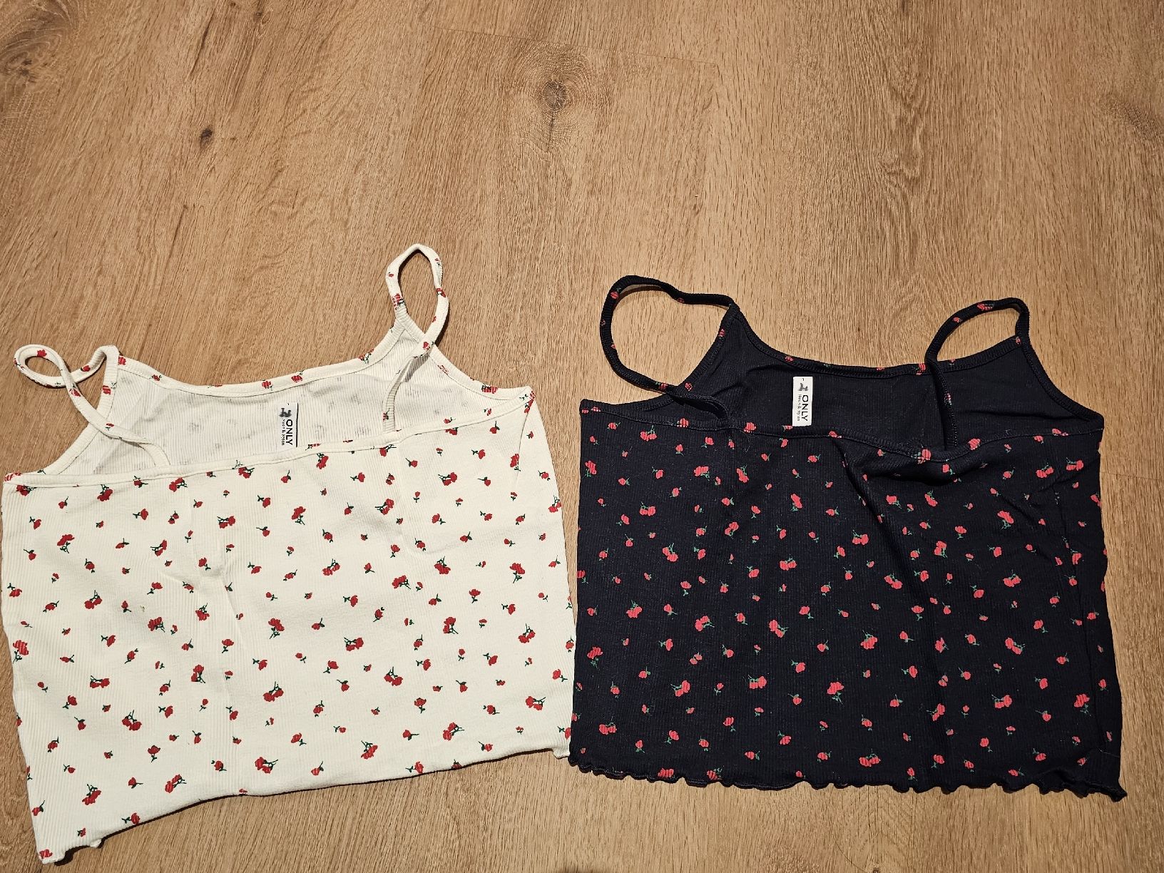 Only Tops: 2 Blumen Tops L von Only – Neuf (Voir description) à Büttikon AG par PAM120319 3