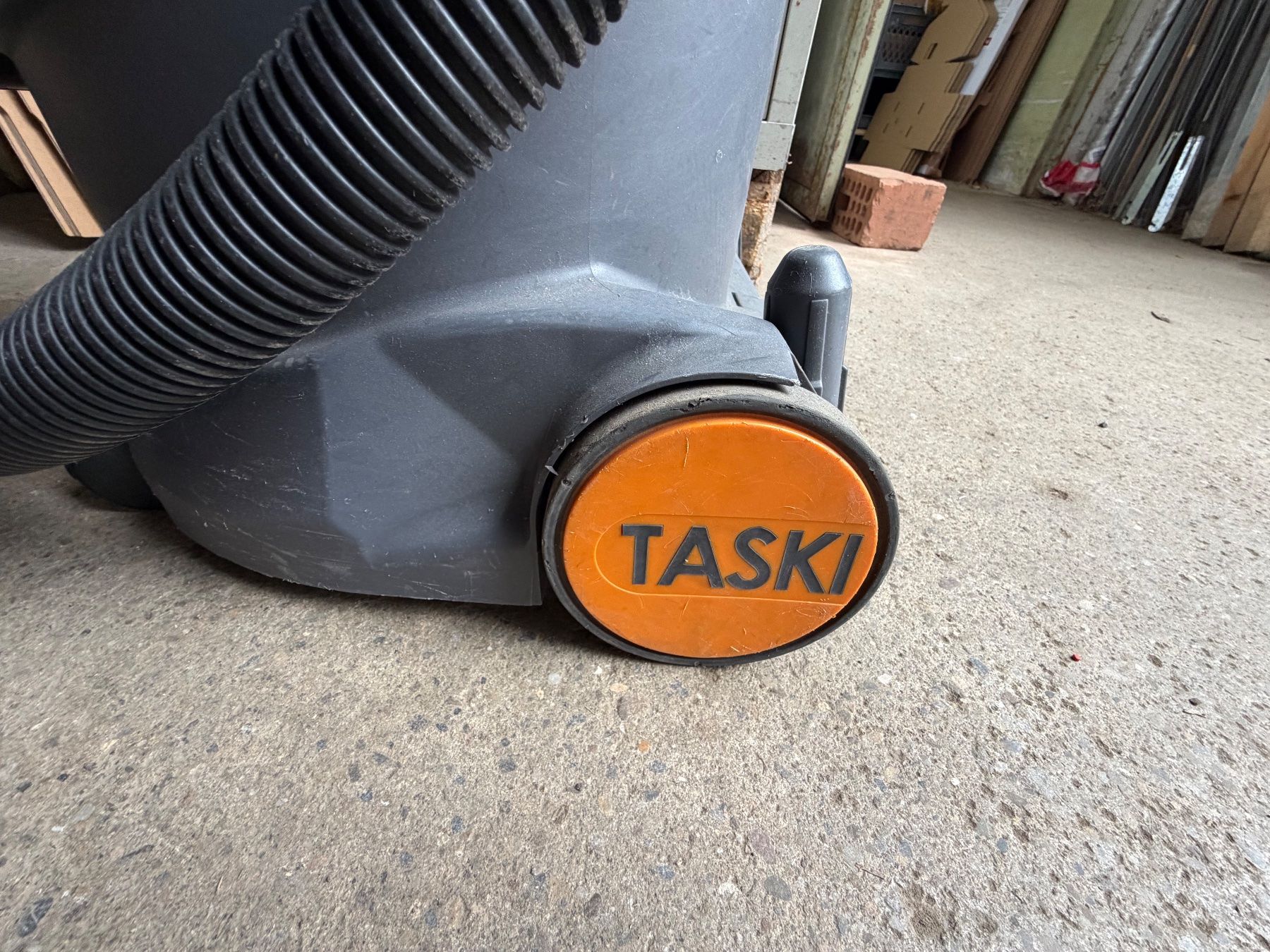 Aspirapolveri & Accessori: gebrauchte TASKI Vento 15 Gewerbesauger – Usato da Necker venduto da liq24 1
