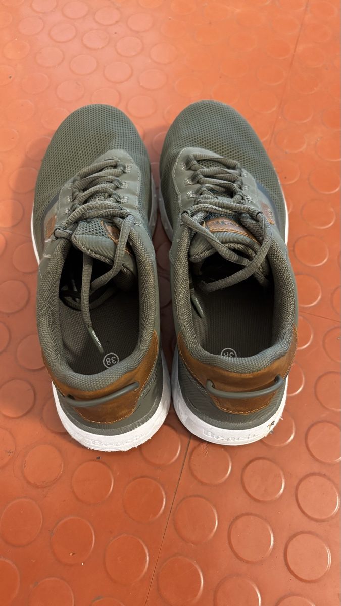 Bench Scarpe da donna: Schuhe Bench Grösse 38 – Usato da Zunzgen venduto da ver_27c7 1