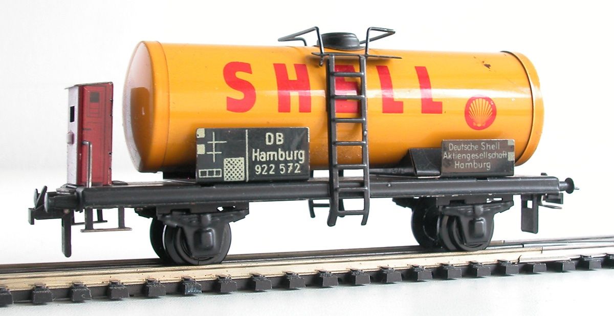 Trix Modellini di ferrovie: Trix Express Kesselwagen SHELL der DB Spur H0 – Usato da Oberwil BL venduto da Klang