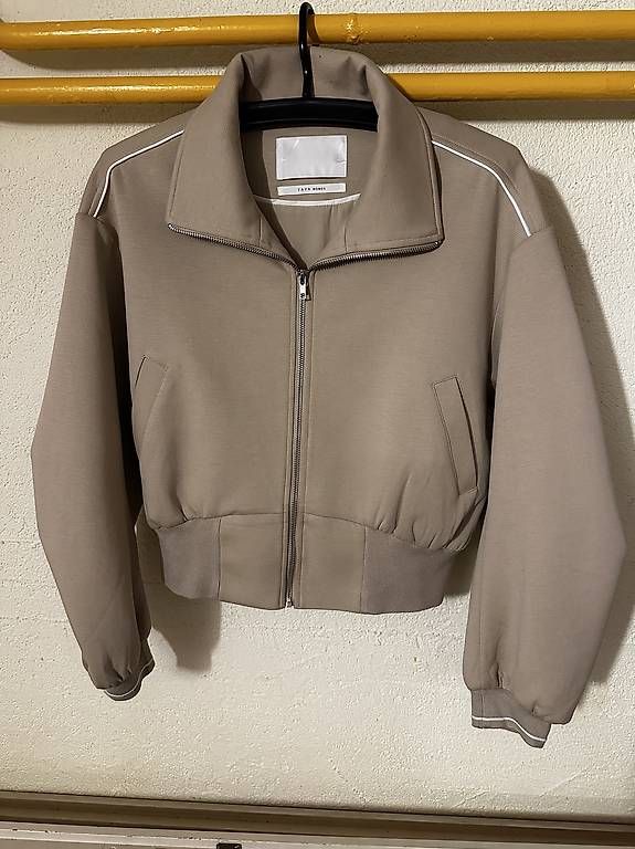 Lots de vêtements: Jacke und Pullover Grösse S+M – D'occasion à Aathal-Seegräben par rom_cg7q