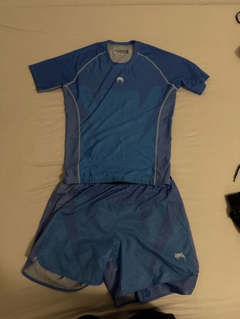 Venum Performance Set Blau/Hellblau – Shirt + Shorts