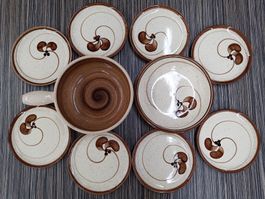 Landert Fondue-Set Caquelon mit 8 Tellern und 1 Brotteller