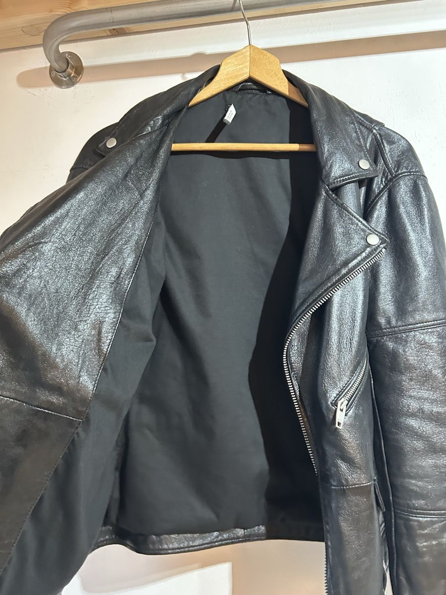 Zara Giacche: Schwarze Lederjacke von Zara – Usato da Zürich venduto da lazaro.99 3