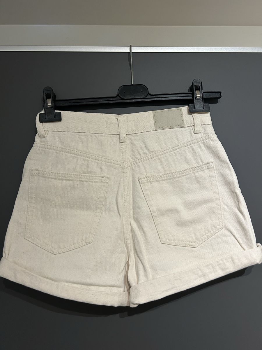 Pull&Bear Pantaloni: Pantaloncini Pull&bear bianchi in denim, taglia 34 – Usato da Minusio venduto da juliaast 1