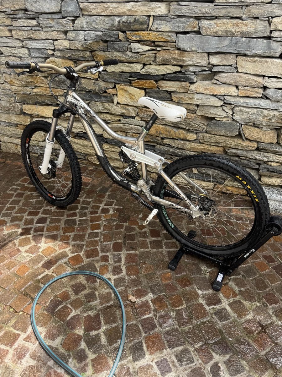 Kona Biciclette: Vélo de DH – Usato da Sierre venduto da rom_hx79 1