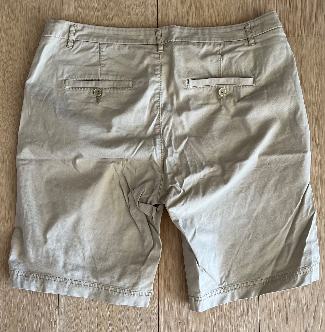 Benetton Pantaloni: Benetton Bermuda Shorts beige Gr. 44 – Usato da Zollikon venduto da Svch 1