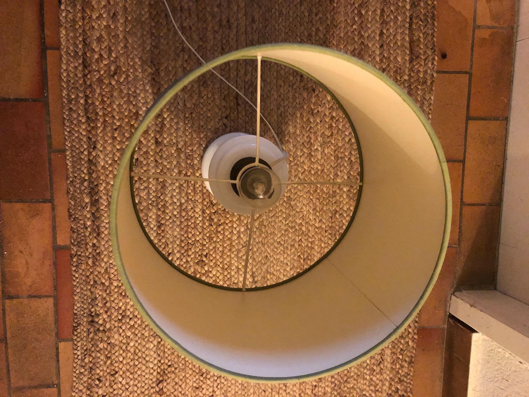 Lampade: Alte, ehrwürdige Lampe mit Opalinglas – Usato da Frauenfeld venduto da aluma14 6