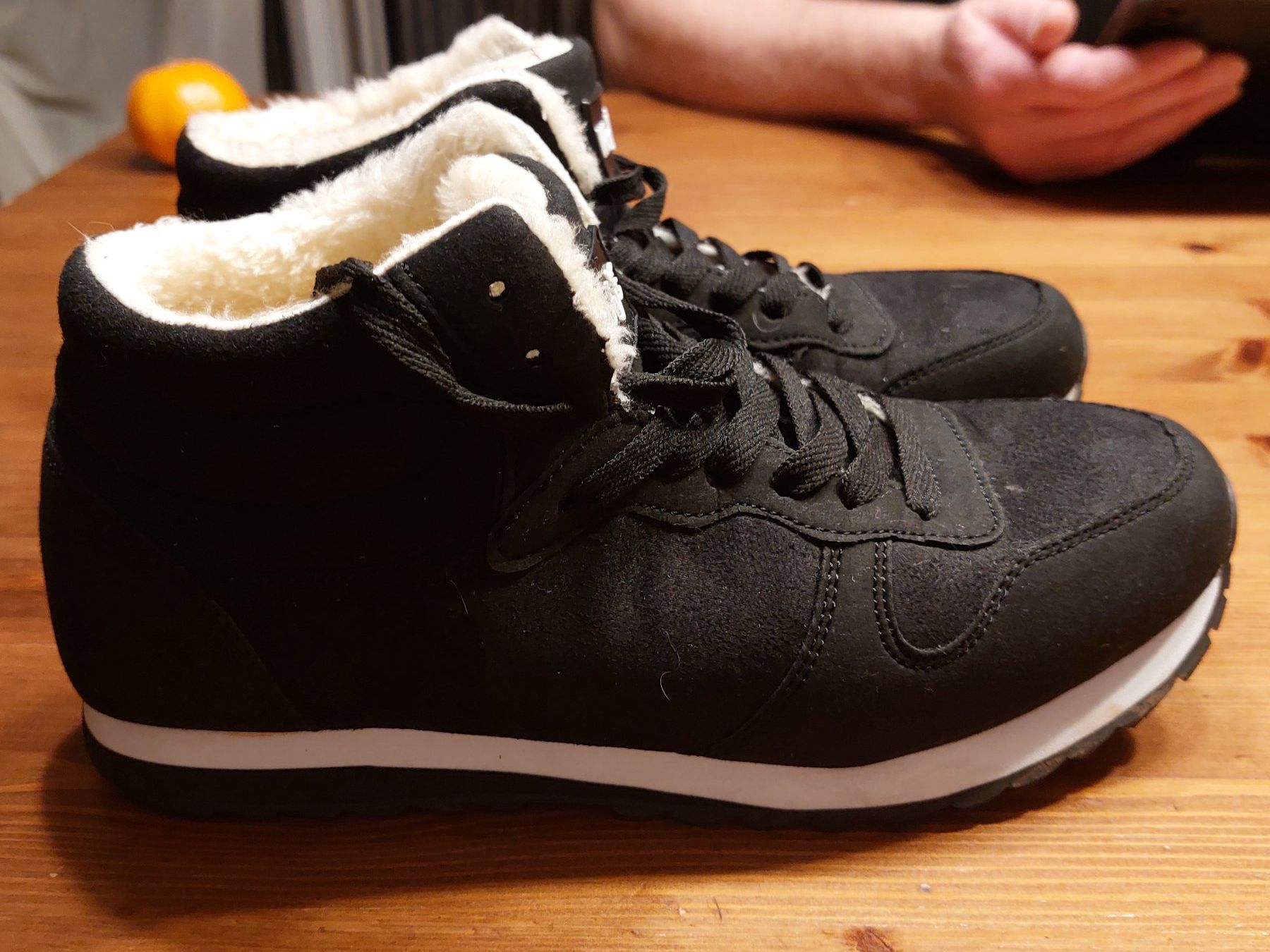Scarpe da uomo: TeddySneaker Schwarz Unisex – Usato da Samstagern venduto da Bladetigi 4