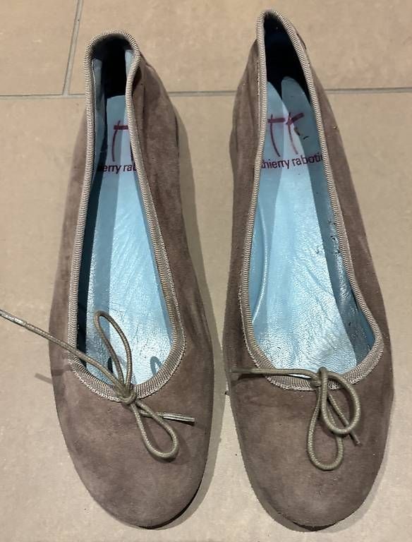 Scarpe da donna: Ballerina aus Wildleder Gr. 40 1/2 – Usato da Büron venduto da TinaSa 1
