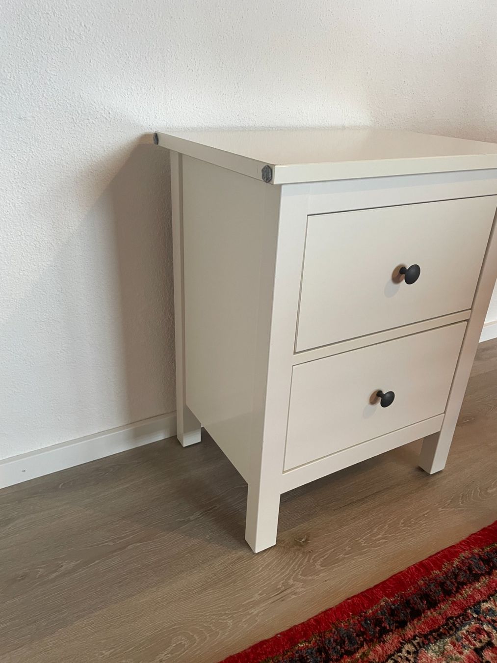 Ikea Comodini: Weisser Nachttisch mit 2 x Schubladen – Usato da Schmerikon venduto da die_8b8m 1