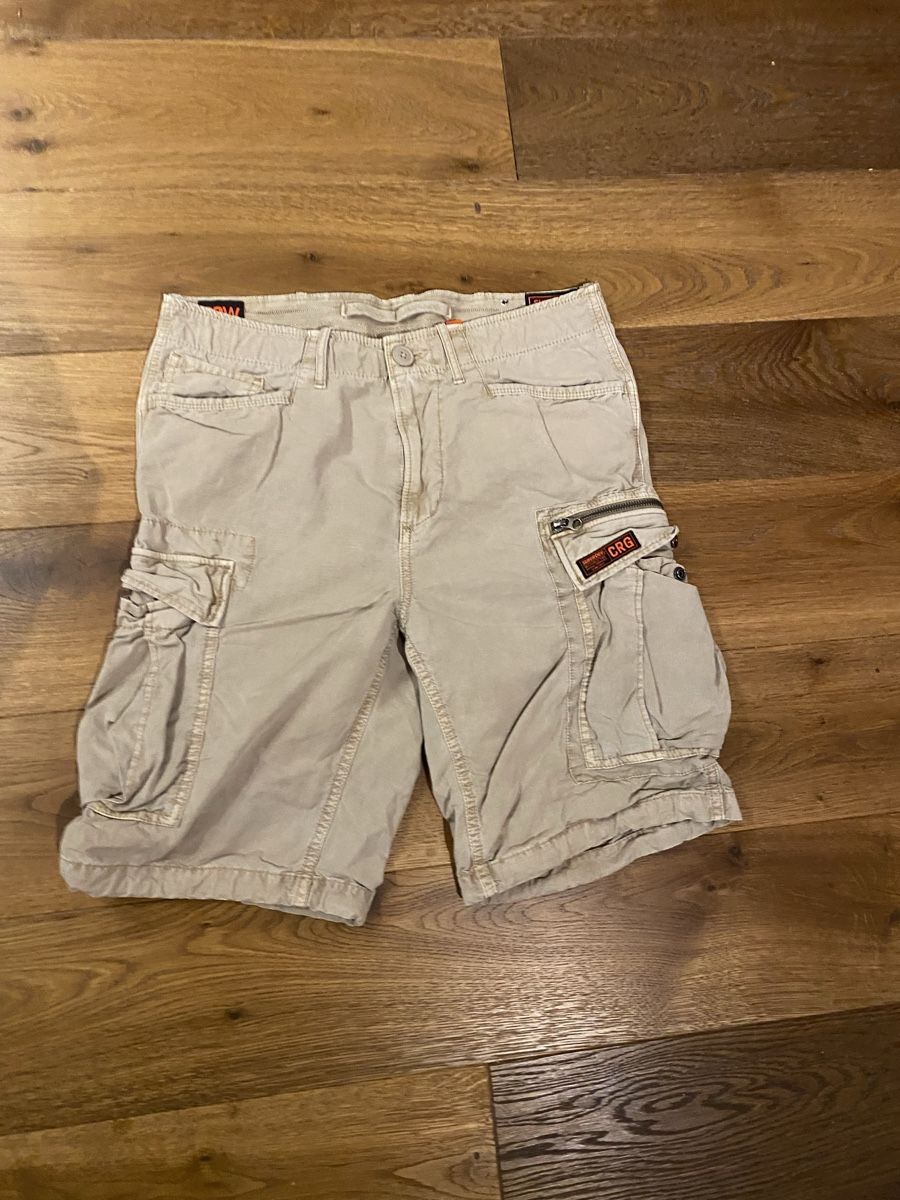 Superdry Pantaloni: Superdry Cargoshort Herren, Größe 32W – Nuovo (secondo la descrizione) da Effingen venduto da Daizyy