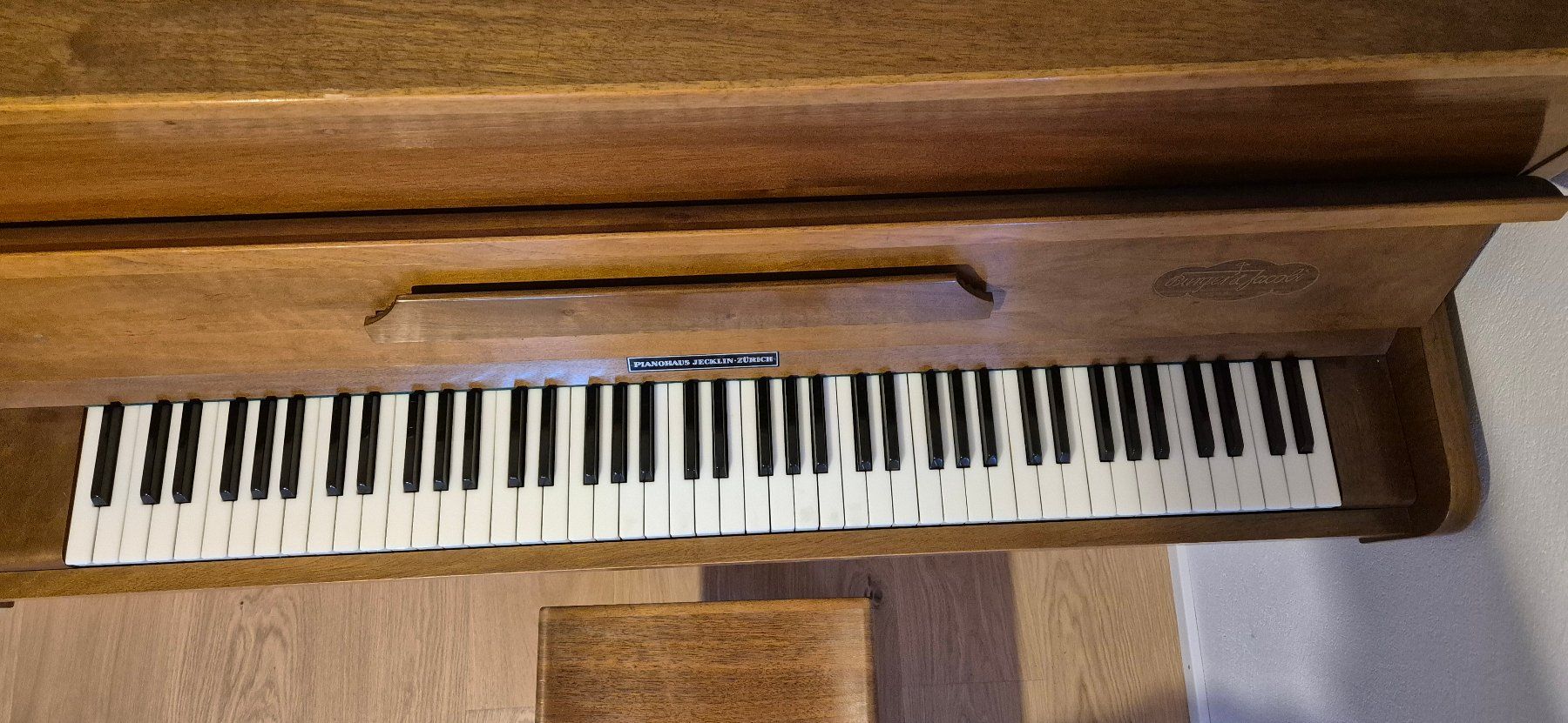 Burger & Jacobi Strumenti musicali: Klavier "Burger & Jacobi", Nussbaum inkl. Hocker – Usato da Stäfa venduto da erzgebirgler7 3