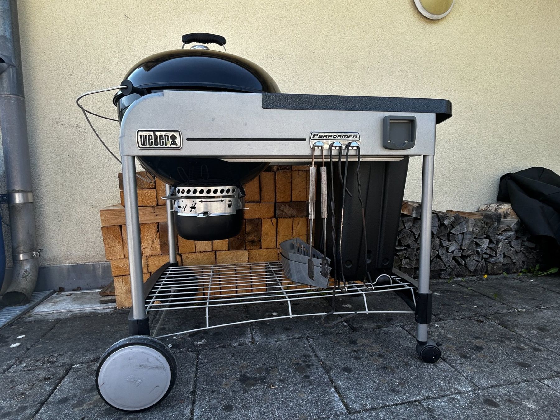Weber Grils: Weber Grill Holzkohlegrill – D'occasion à oberarth par Rolurs