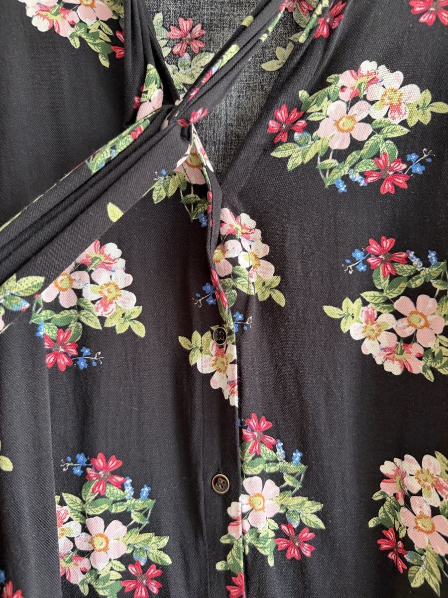 Guess Blusen: Guess Bluse mit Blumenmuster - Grösse S - Top! – Gebraucht aus Winterthur von marisole4 2