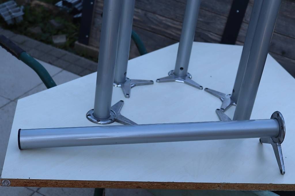 Sonstiges Mobiliar: Pieds de bureau réglable – Gebraucht aus Montalchez von Chantalpelte.bio 1