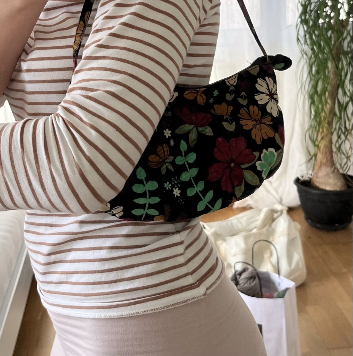 H&M Borse da donna: Blumen Handtäschchen Cordstoff – Usato da Bern venduto da valery_la_cherry 1
