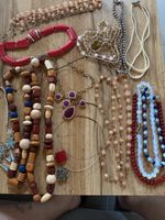 Modeschmuck Konvolut diverse Halsketten getragen