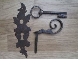 3 Teile zu antikem Schloss geschmiedet