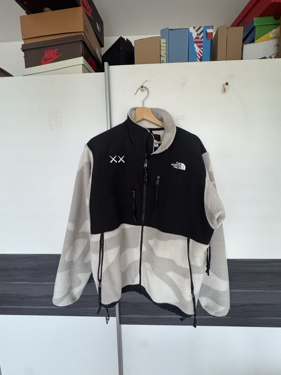 Giacche: Tnf x kaws polaire  – Usato da Genève venduto da mat_2vps 1