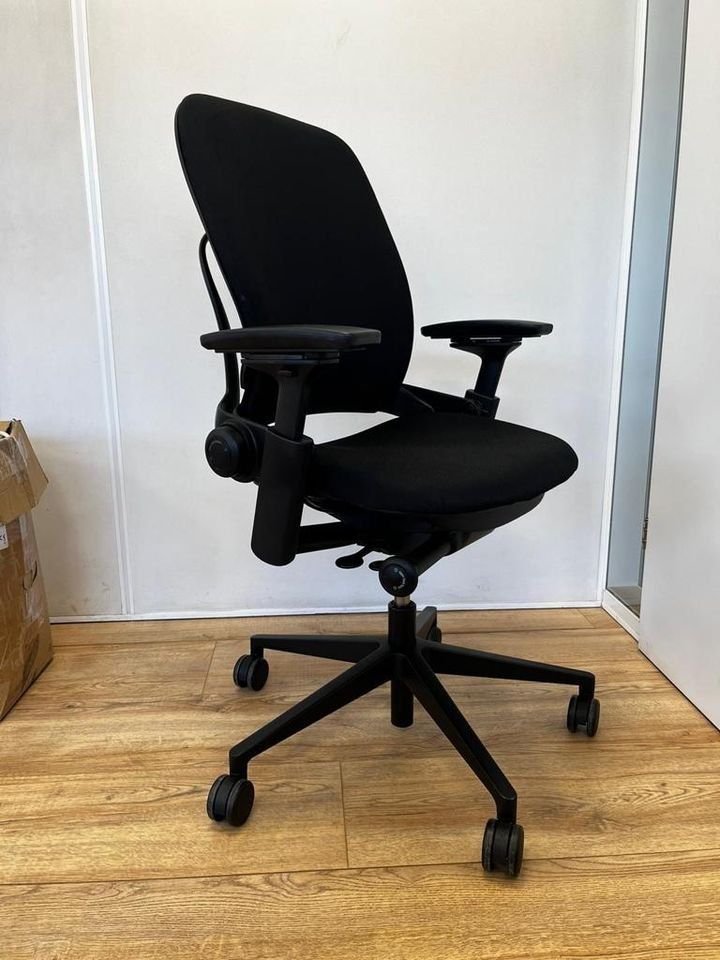 Steelcase Chaises: Refurbished Steelcase Leap V2 Full Option – D'occasion à Purmerend par Offeco 1