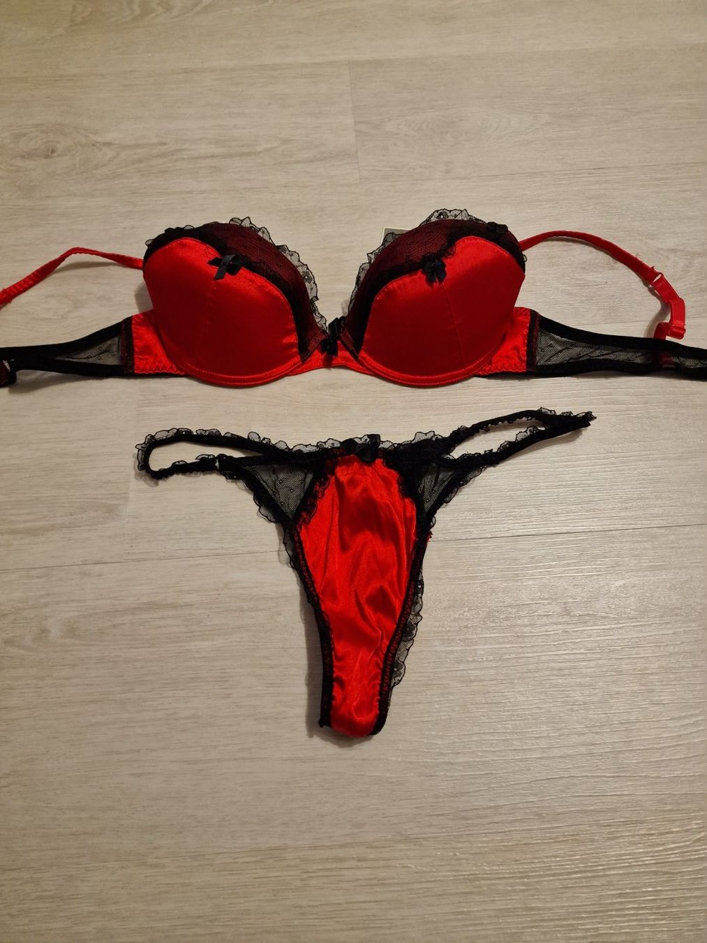 Altra biancheria intima: Dessous Set Push-Up und String – Nuovo e nell'imballaggio originale da Schübelbach venduto da chinchilla84