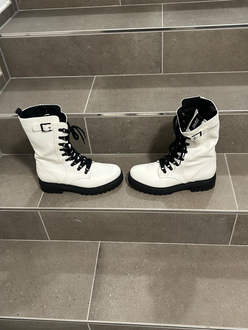 Esprit Scarpe da donna: Esprit Schnürstiefel weiss – Usato da Neerach venduto da gor_jt7n 1
