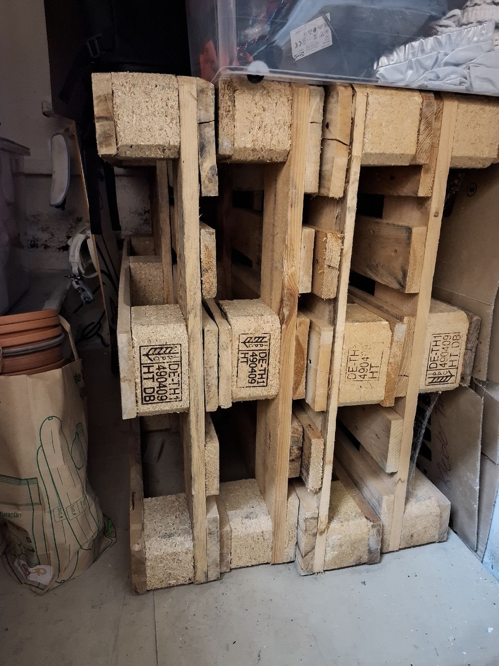 Pallets: Holzpaletten (4 Stück) – Usato da Luzern venduto da sun_2n5b