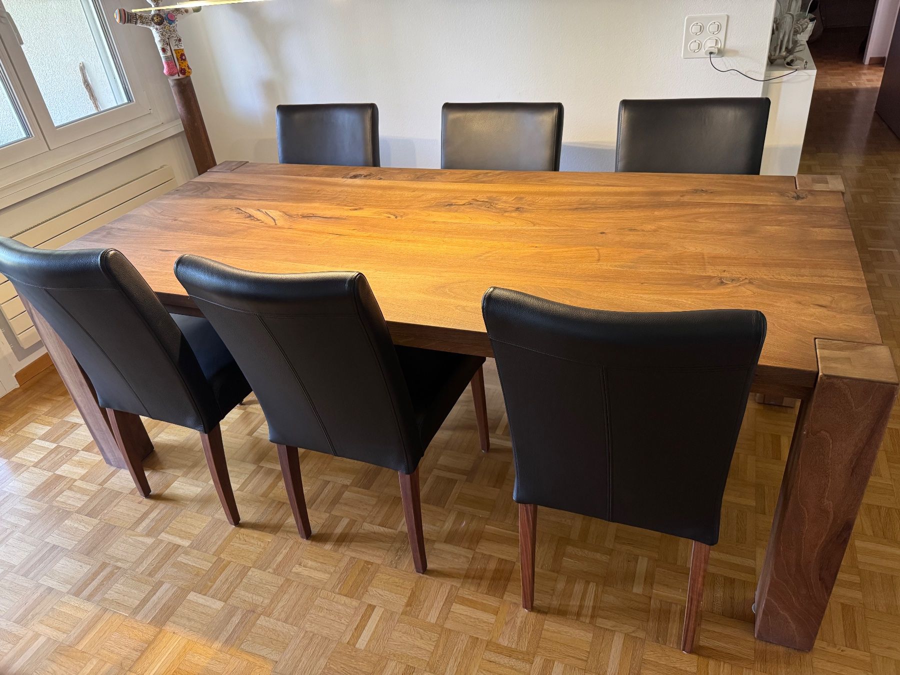 Set di tavolo e panche: Hochwertiges Tischset aus massivem Nussbaumholz – Usato da Künten venduto da andi_5454 1
