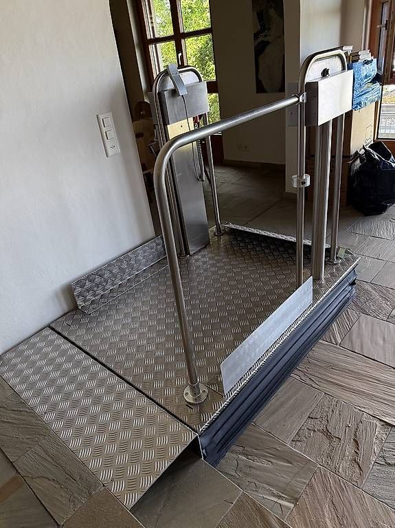 Piattaforme elevatrici & Crick: Rollstuhllift/Hebebühne – Usato da Illnau venduto da mei_8cyp 2