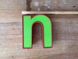 Vintage Leuchtbuchstabe  "n"oder "u Metall grün rot