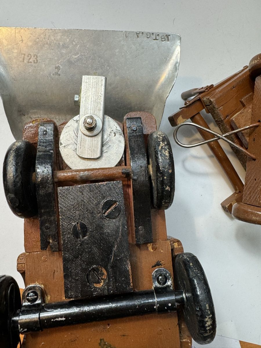 Spielzeuge: Alter Spielzeug Lastwagen Holz – Gebraucht aus Grenchen von swiss.antiques 3