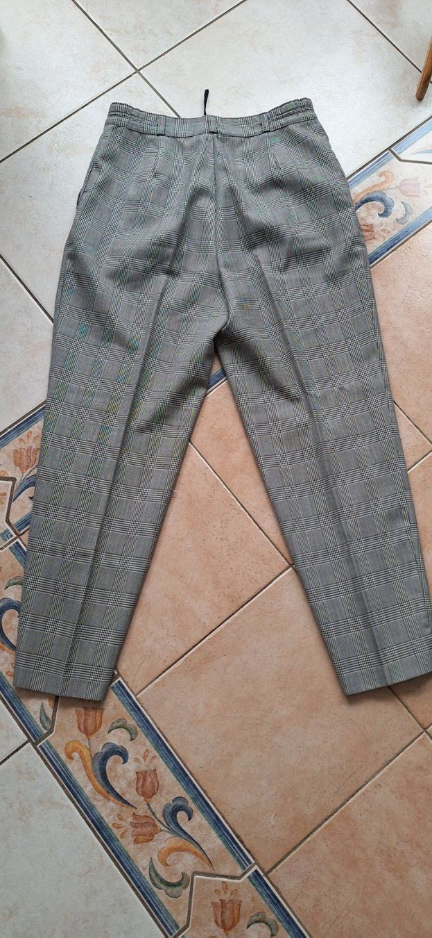 Pantaloni: Pantalon vintage 38 – Usato da St-Triphon venduto da Jldr0 1