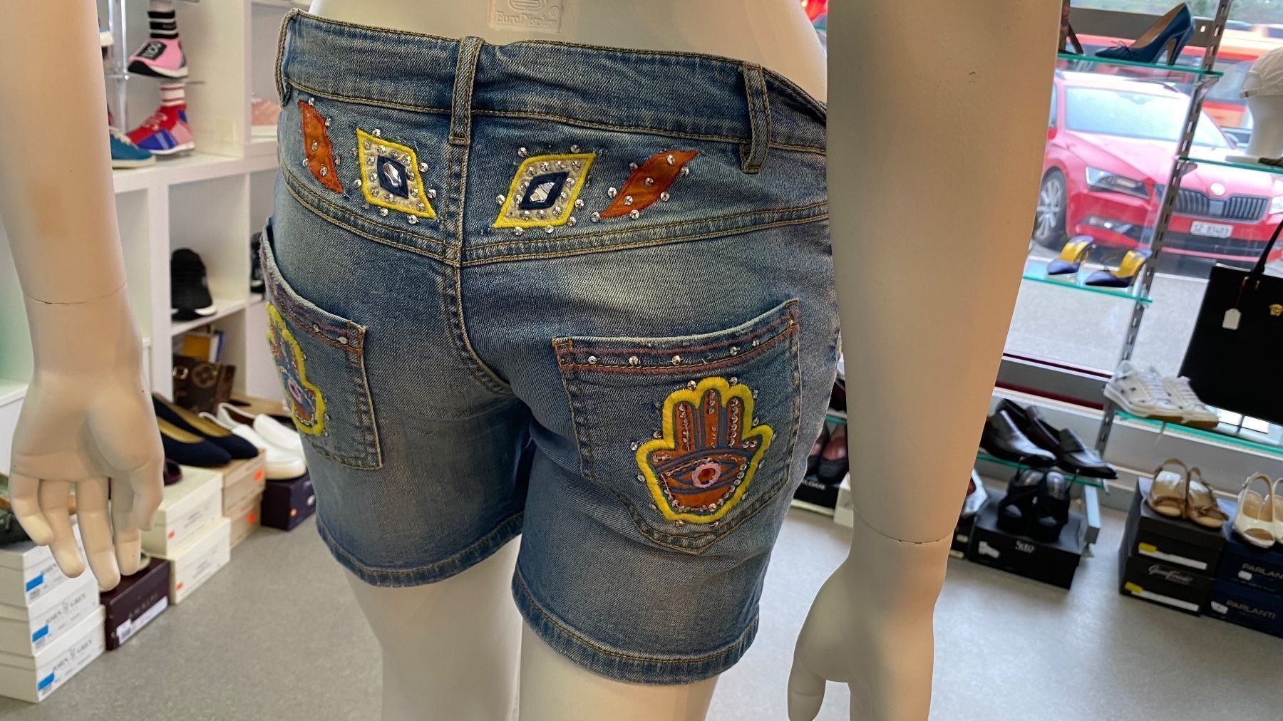 Hosen: Moschino kurze Hose – Neu und originalverpackt aus Lachen SZ von HelvetiaLuxury 8