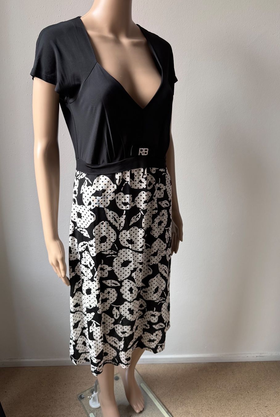 Roccobarocco Vestiti: ROCCOBAROCCO Kleid 🖤 – Usato da zürich venduto da vintage12 6