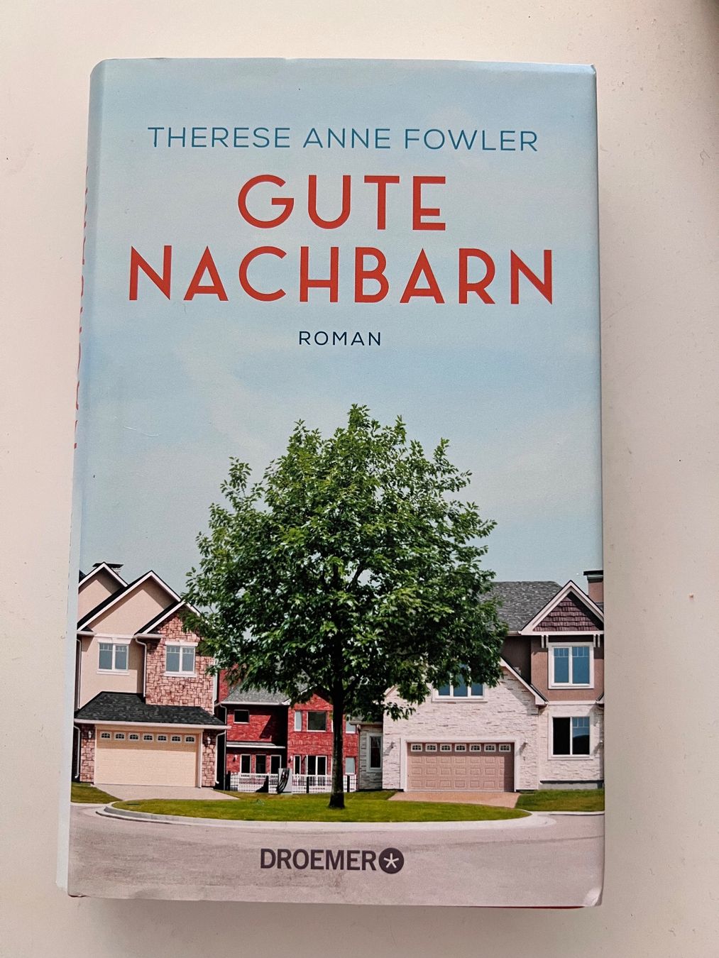 Libri: Buch - gute nachbarn - roman – Nuovo (secondo la descrizione) da Effretikon venduto da YaMn