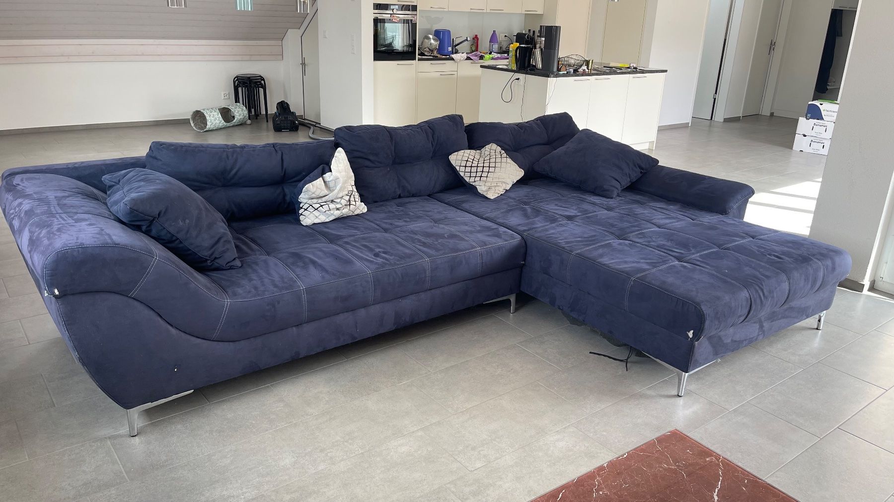 Sofas: Grosses Ecksofa blau gebraucht – D'occasion à Möriken AG par JasonAveiro