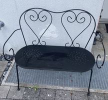 Gartenbank Metall schwarz Herzdesign gebraucht Zustand