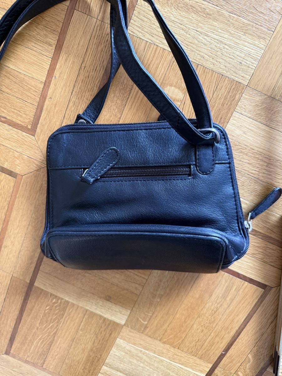 Borse da donna: Black Nika leather bag – Nuovo (secondo la descrizione) da Genève venduto da hai_2rp8 2