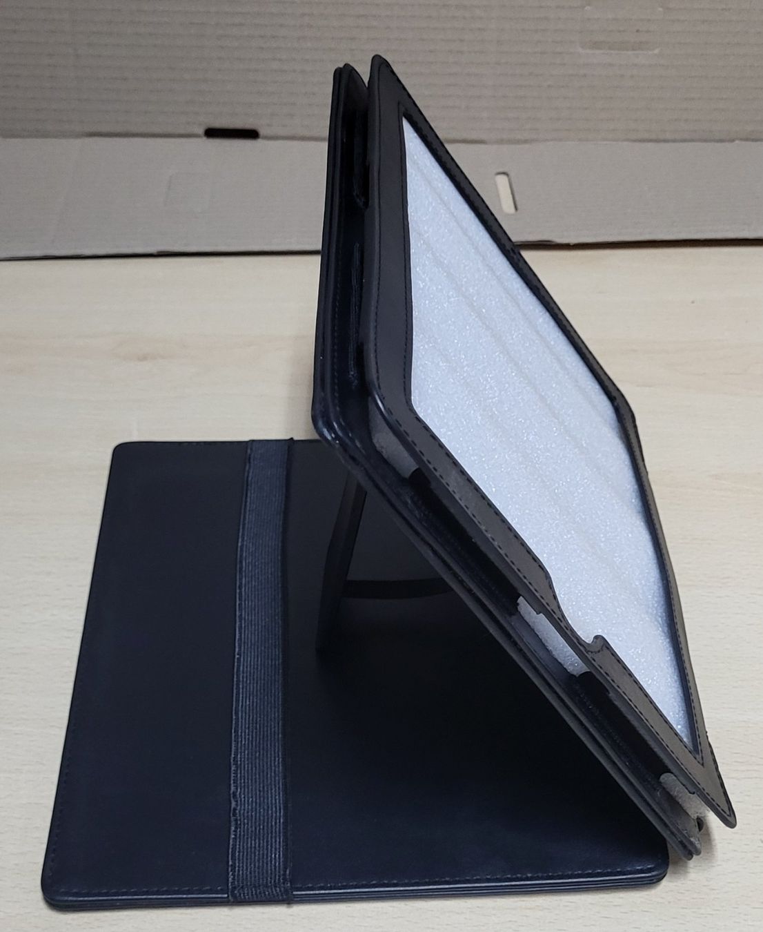 Cover & Protezioni schermo: Schutzhülle/Case für iPad, Schwarz – Nuovo (secondo la descrizione) da Figino venduto da MabaStore24
