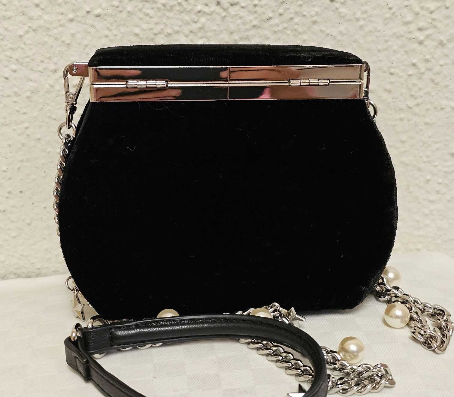 Zara Borse da donna: ZARA BASIC Samt Abendtasche / Clutch mit Kette & Perlendetai – Usato da Urdorf venduto da ole_mrp9 7