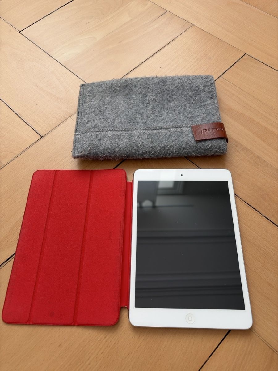 Apple Tablet PC: Apple iPad Tablet Modell A1432 mit Schutzhülle gebraucht – Usato da Zürich venduto da lis_rs2q