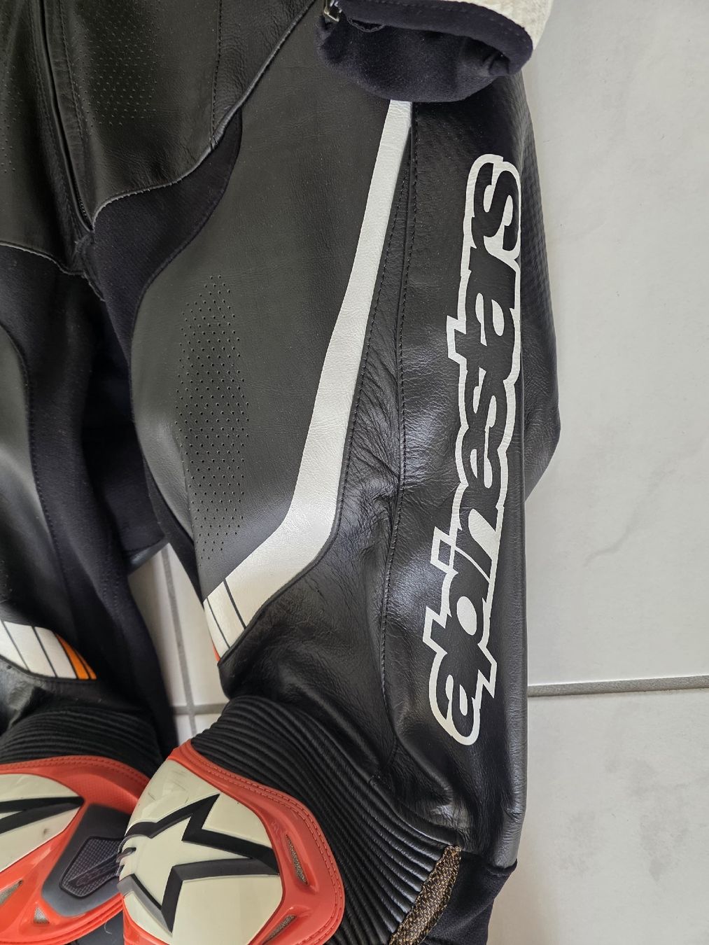 Alpinestars Completi: Alpinestars Kombi - GP Tech V4 - Gr. 50 – Usato da Belp venduto da Ginus85 7
