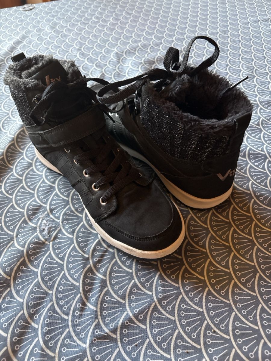 Scarpe da donna: Baskets montantes Vty 41 noires fourrées  – Nuovo (secondo la descrizione) da Ste-Croix venduto da choupy60