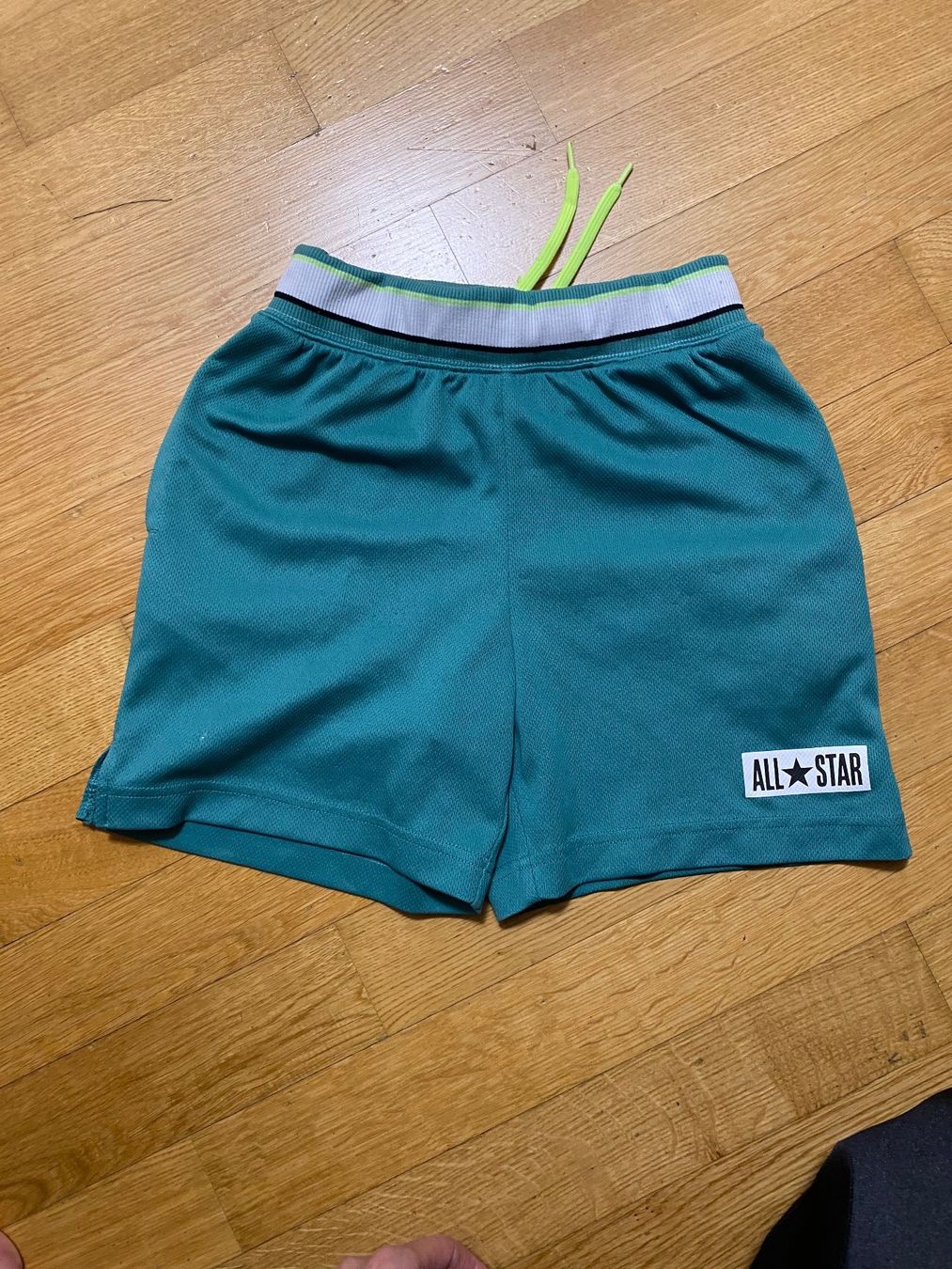 Pantaloni: Turnhose All Star Junge Gr. 128 – Usato da Winterthur venduto da Baby117