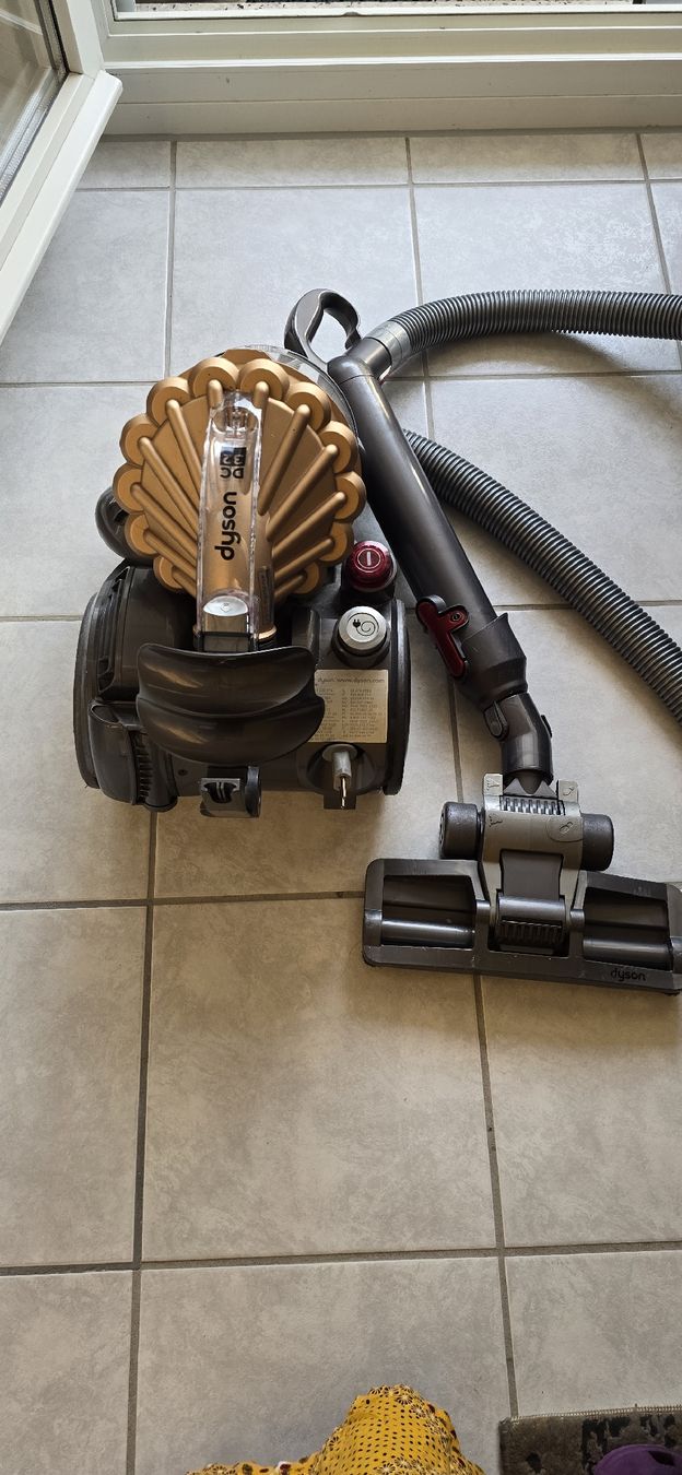 Dyson Aspirapolveri & Accessori: Dyson DC32 Exclusive  – Usato da Brügg BE venduto da ame_gjp8