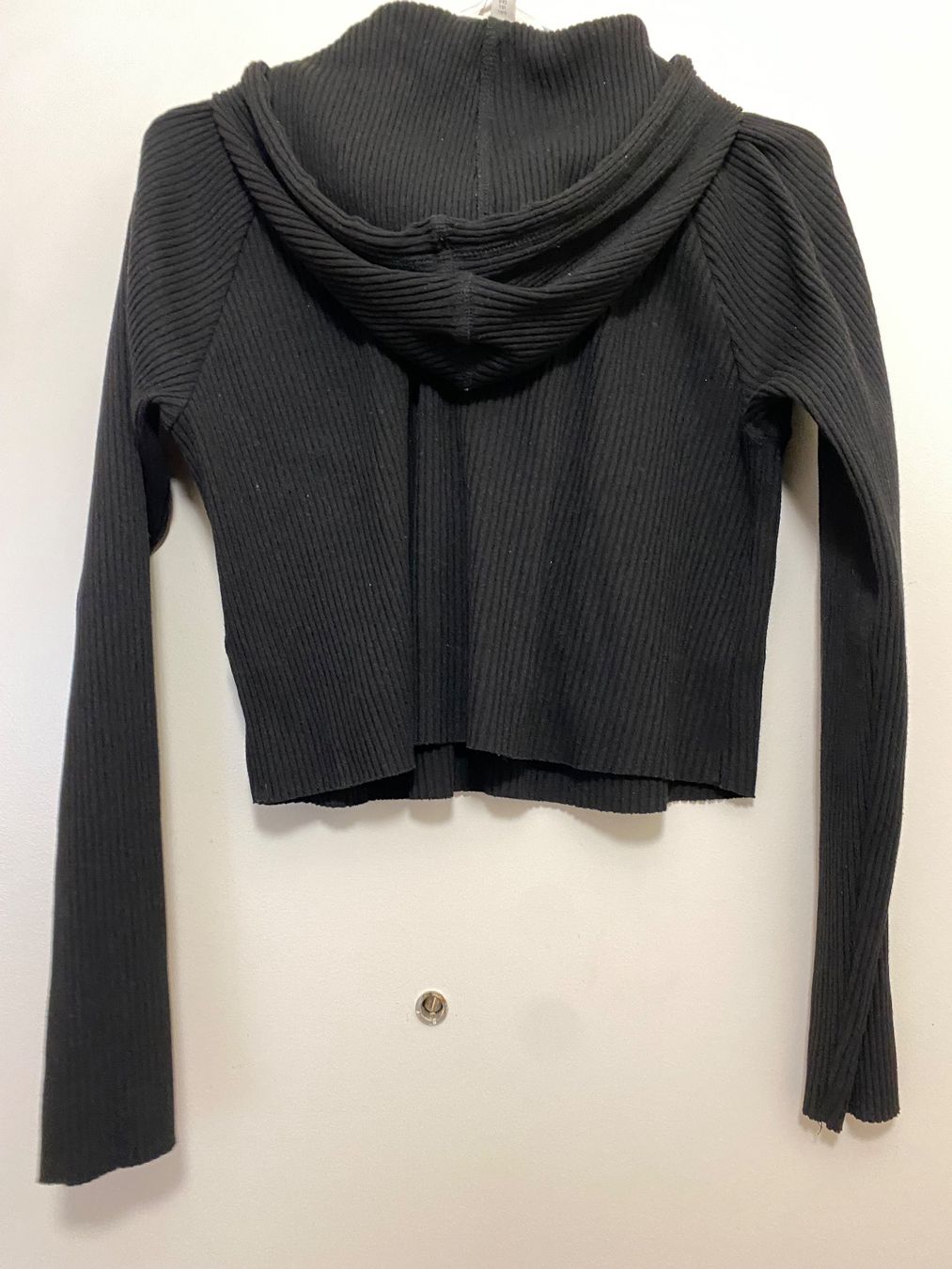 H&M Pullover & Sweatshirts: H&M kurzer Pulli L schwarz mit Kapuze – Gebraucht aus Zürich von Gamecards 2