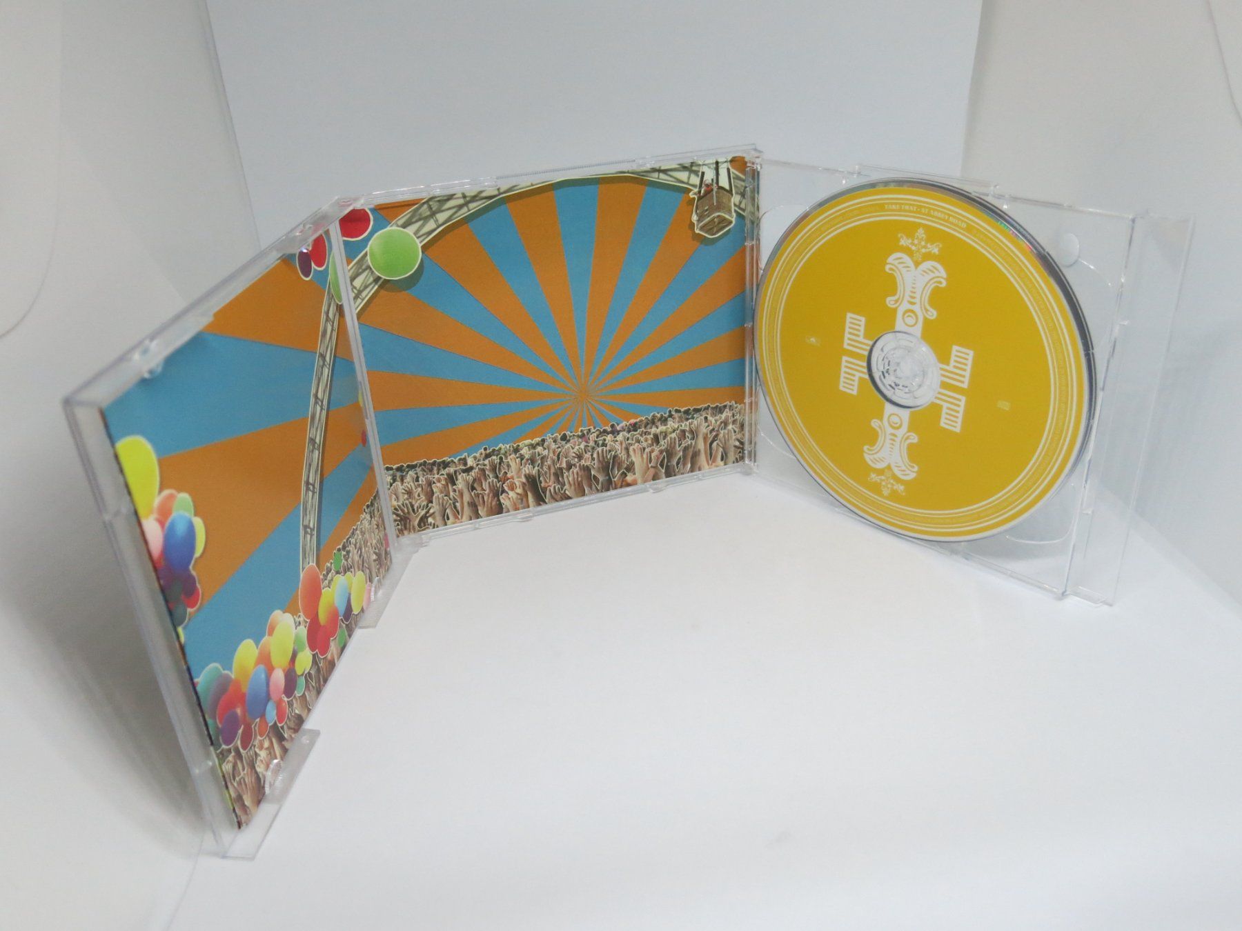 CD: 2 CD The Greatest Day - Take That Present The Circus Live – Usato da Ernetschwil venduto da luisvonerni 5