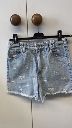 Coole Jeansshorts mit Blumenmuster, Grösse 164